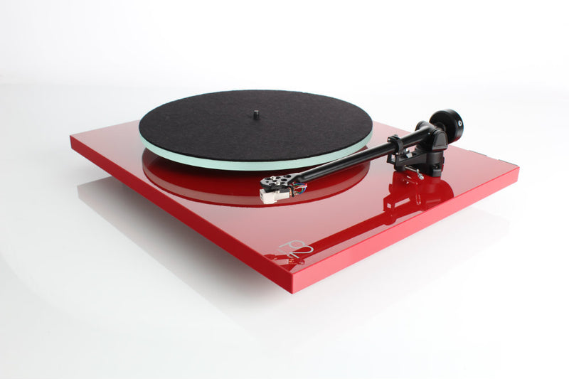 Rega Turntable Planar 2 with Carbon cartridge - Floor Model